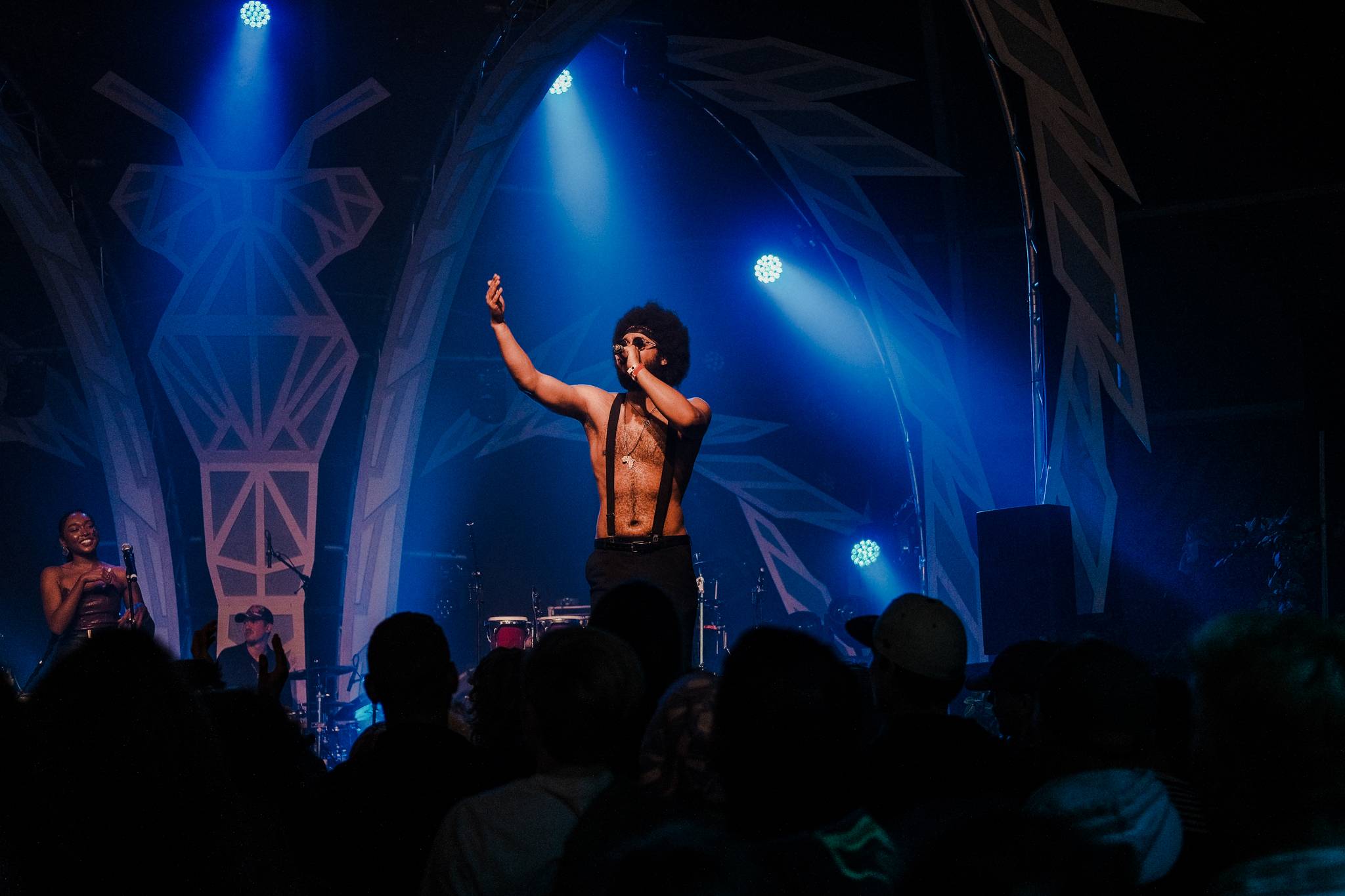 de Ontluiking deel 3 Into the Woods Amsterdam Dance Event ADE The Maki pakt zijn moment tijdens de show van de Three Little Clouds